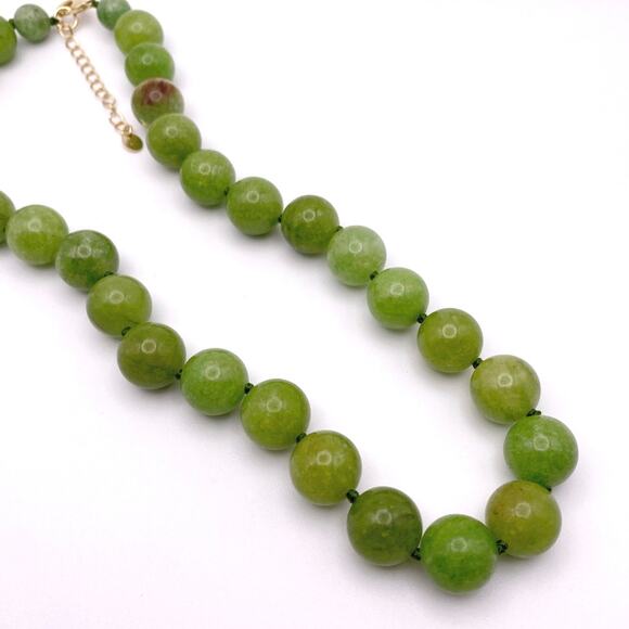 Knotted Green Jade 8cm Beaded Necklace 18” and Extension Chain - Picture 5 of 9